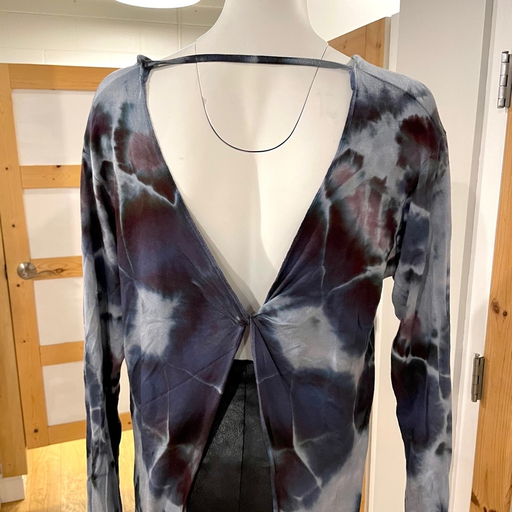 Brightly Twisted open back sweatshirt - Picture 4 of 6
